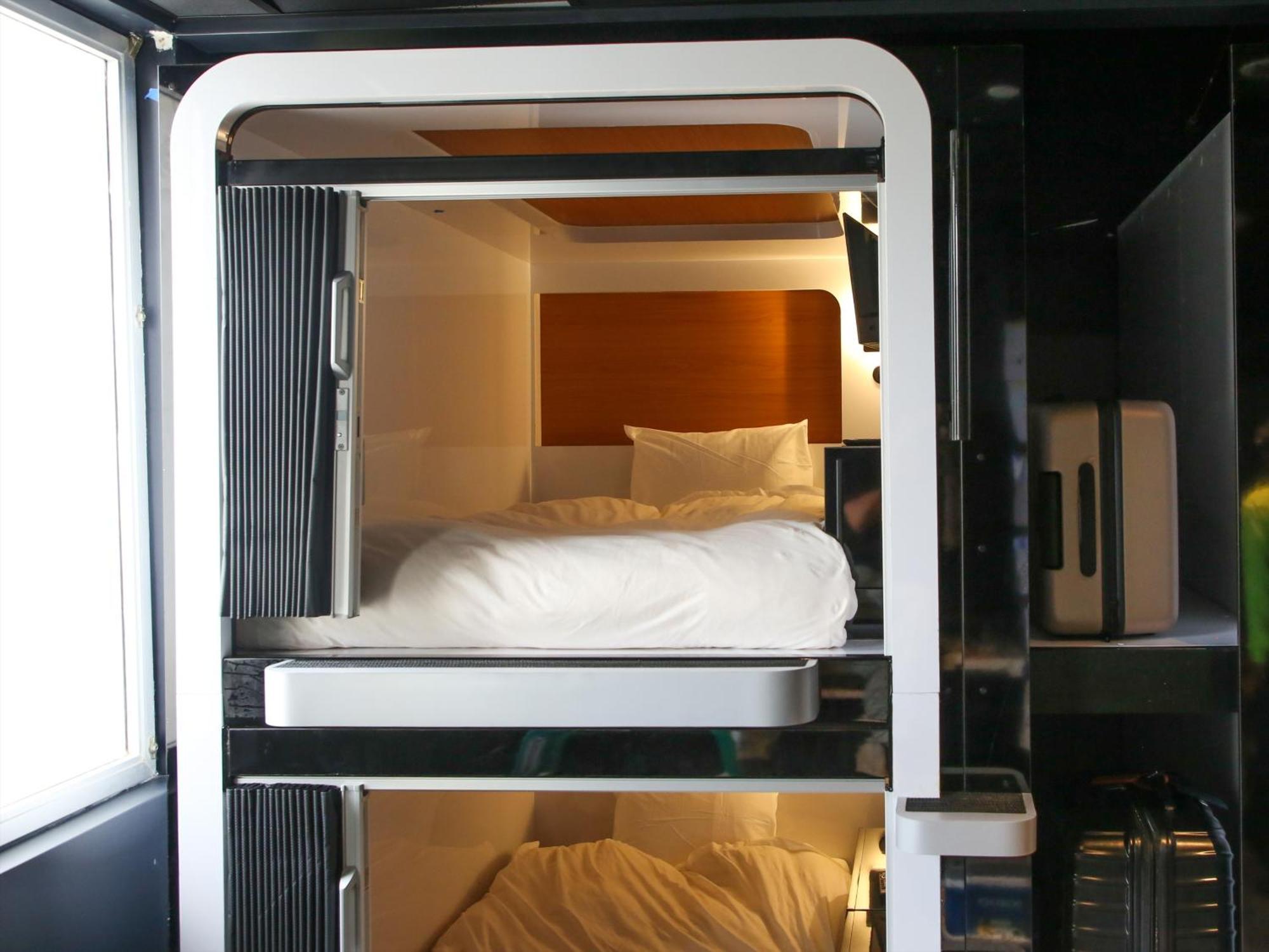 First International Hawaii Capsule hotel